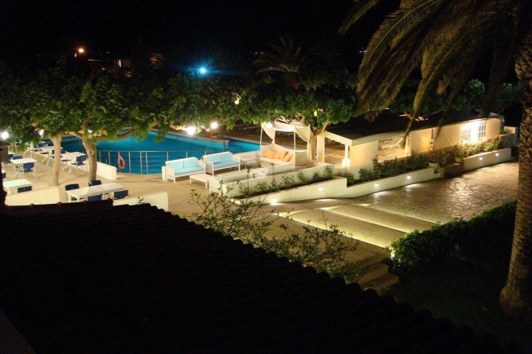 Wieczorny widok z balkonu Hotel Sirocco