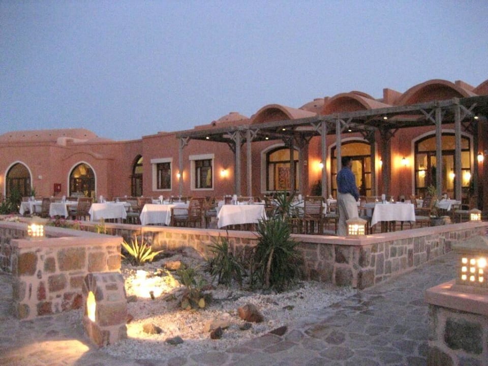 Terrasse vom Restaurant Radisson Blu Resort, El Quseir