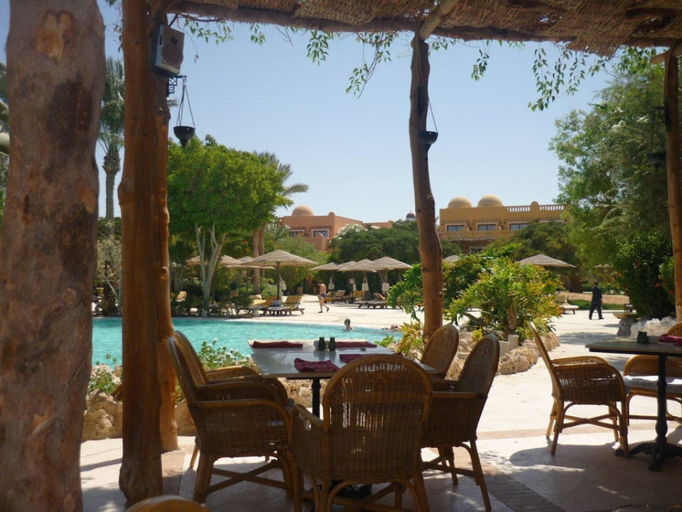 Blick vom Karibischen Restaurant zum Pool Grand Makadi
