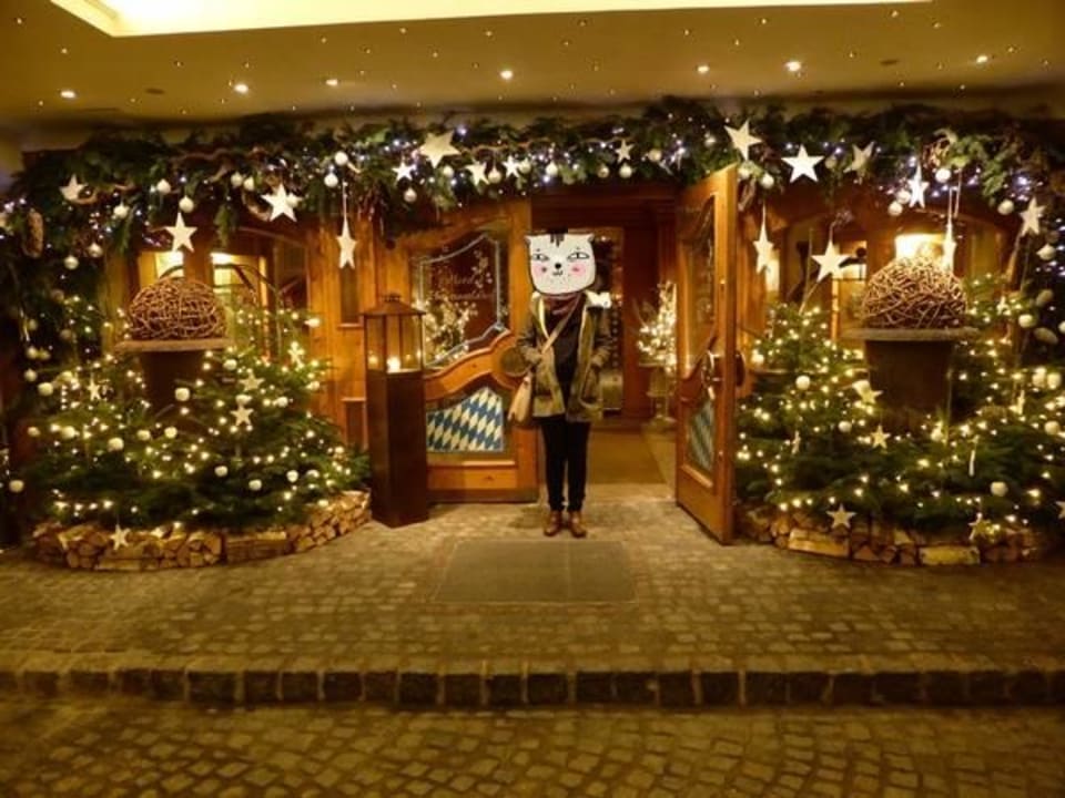 Weihnachtlich geschmückter Außenbereich Hotel Bayerwaldhof