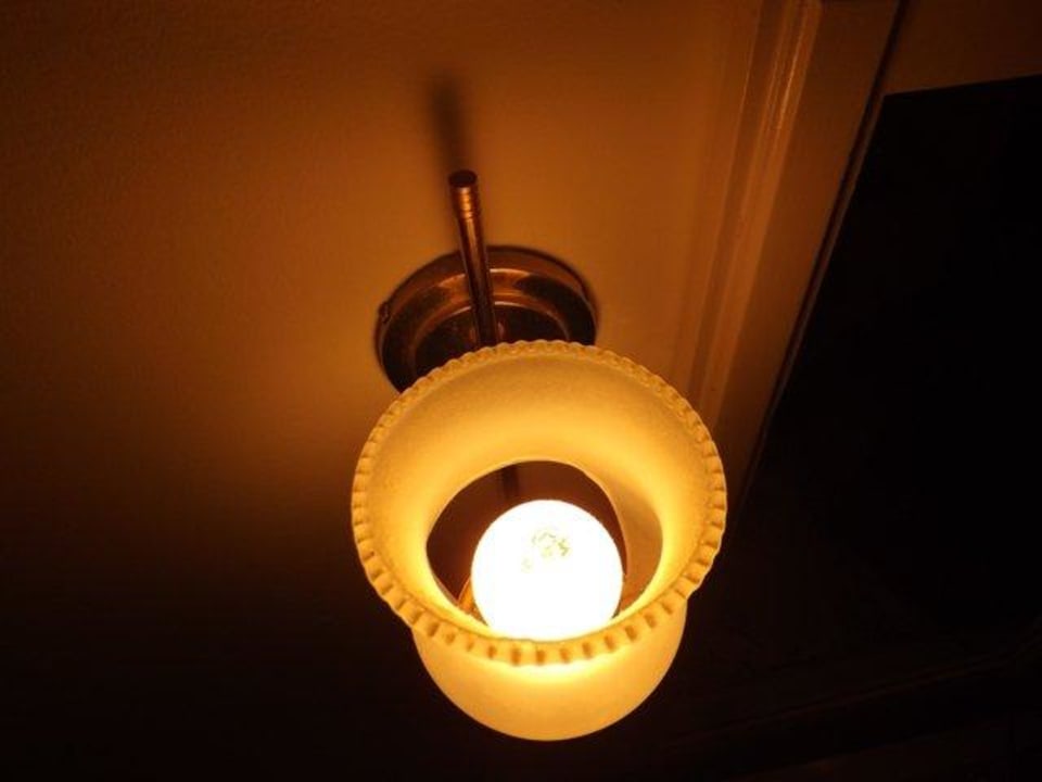 Defektes Glas der Lampe  Lotus Bay Beach Resort