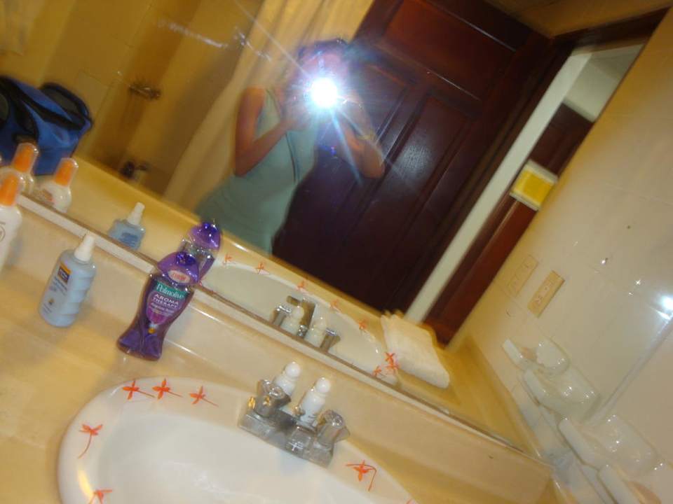 Das Bad mit  Blümchen geschmückt BelleVue Dominican Bay