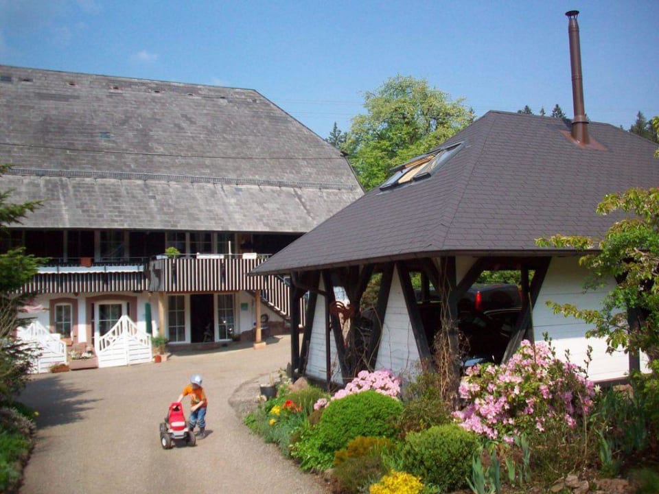 "Carport" S'Fleckli Bioland Ferienbauernhof (Elzach) • HolidayCheck ...