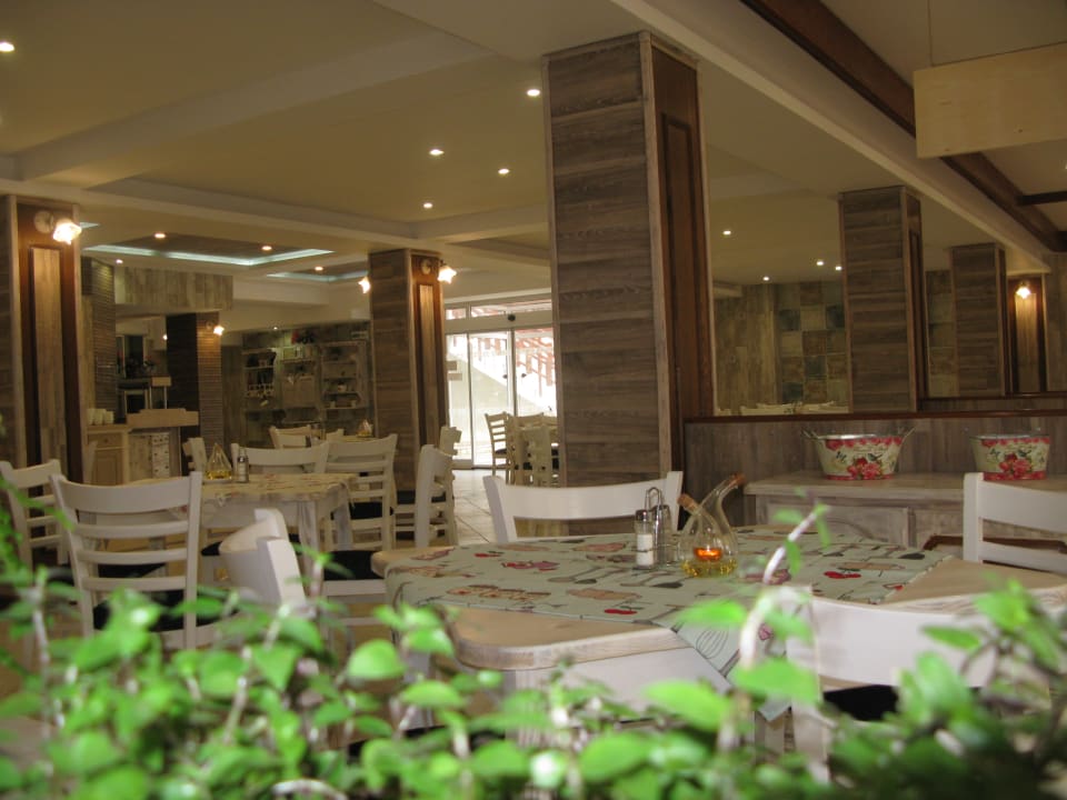 Gastro Hotel Estreya Palace & Residence