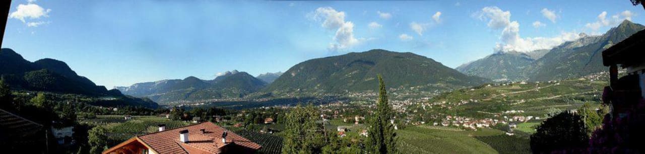 Uitzicht vanaf balkon Schenna Resort