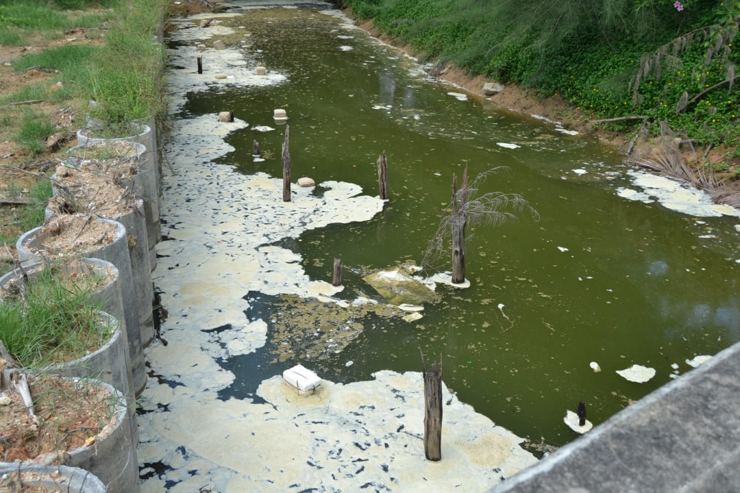 Abwasserkanal Hotel Takolaburi Khao Lak