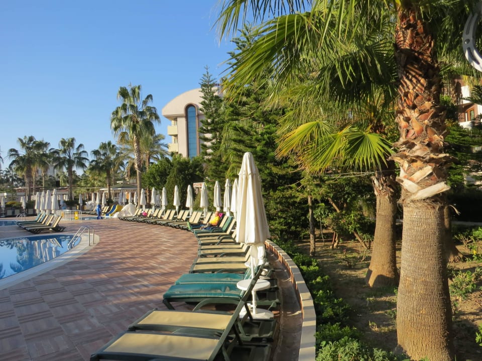 An einem weiteren Pool Hane Family Resort