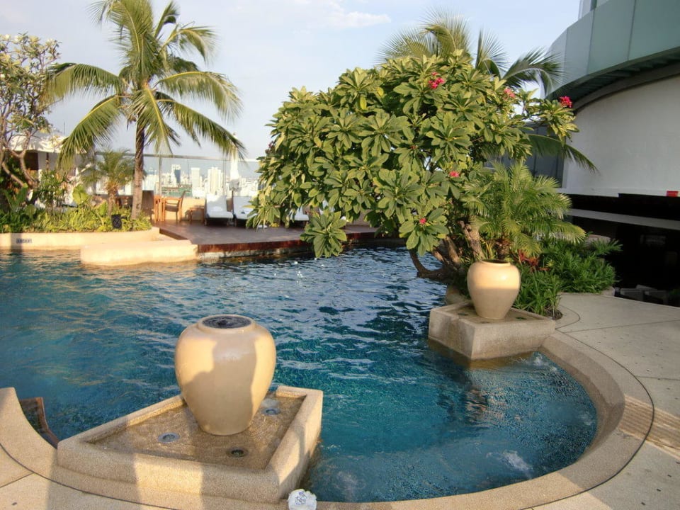 Oasis Pool InterContinental Bangkok