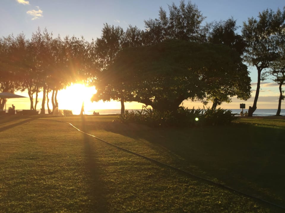 Direkt am Meer bei Sonnenaufgang Kauai Shores Hotel