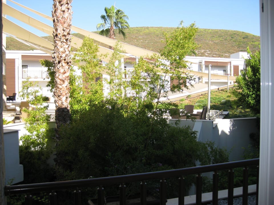 Ausblick vom Zimmer auf Innenhof Green Bay Resort & Spa