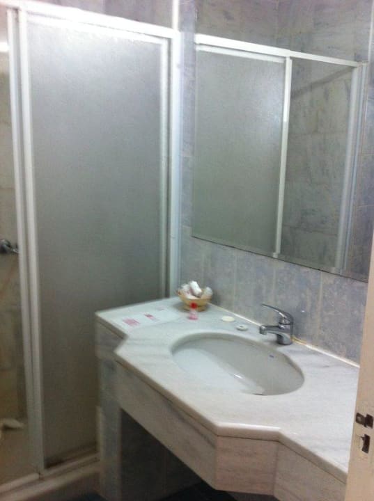 Einziges Manko - Badezimmer Oscar Resort Hotel