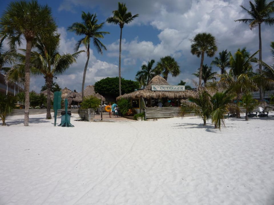 Bar Hotel Outrigger Beach Resort