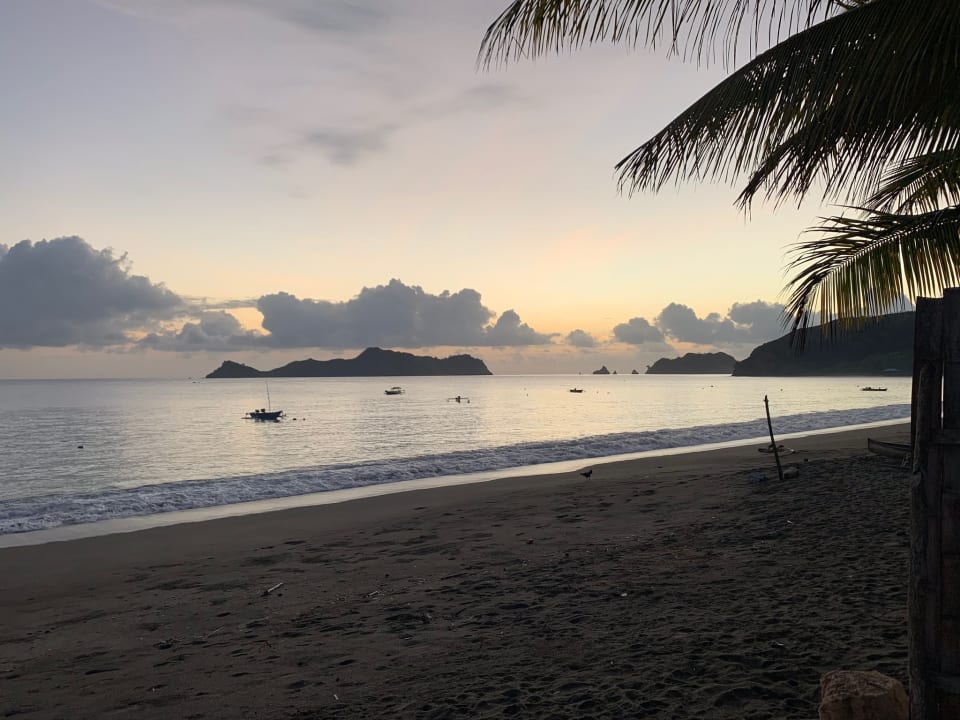 Strand Tompotika Dive Lodge