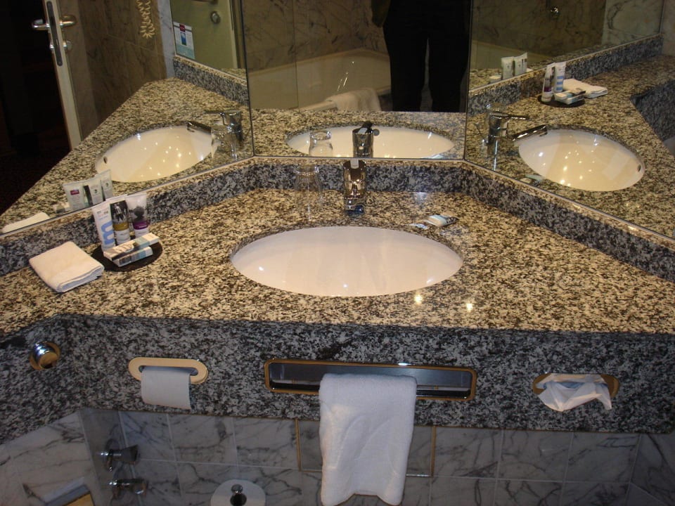 Edel gestaltetes Badezimmer Parkhotel Görlitz