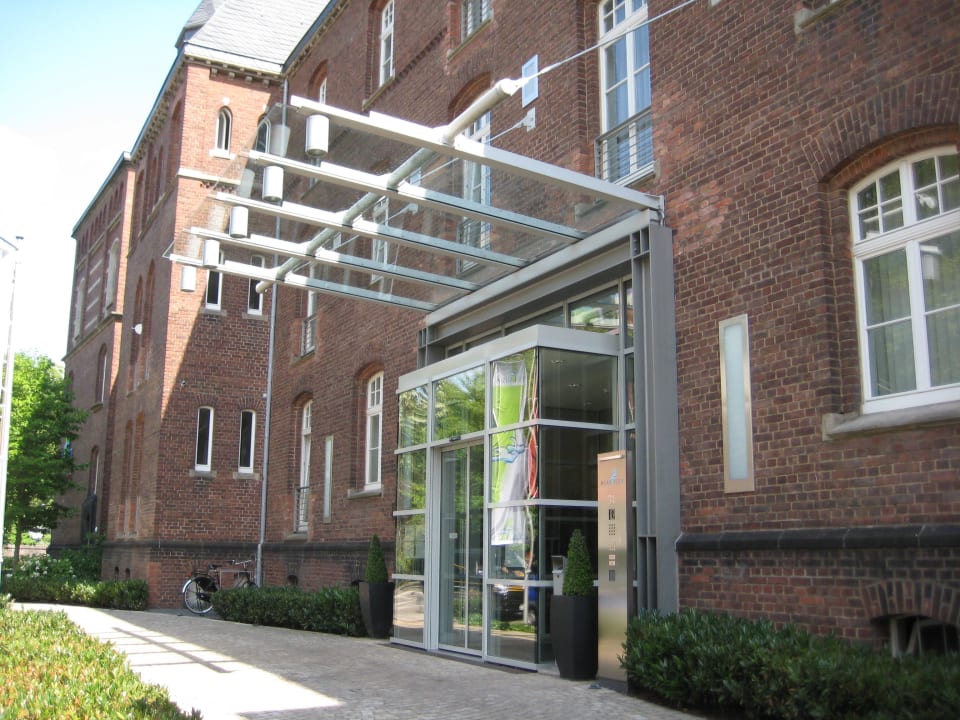 Eingang des Hotels Hotel Collegium Leoninum Bonn