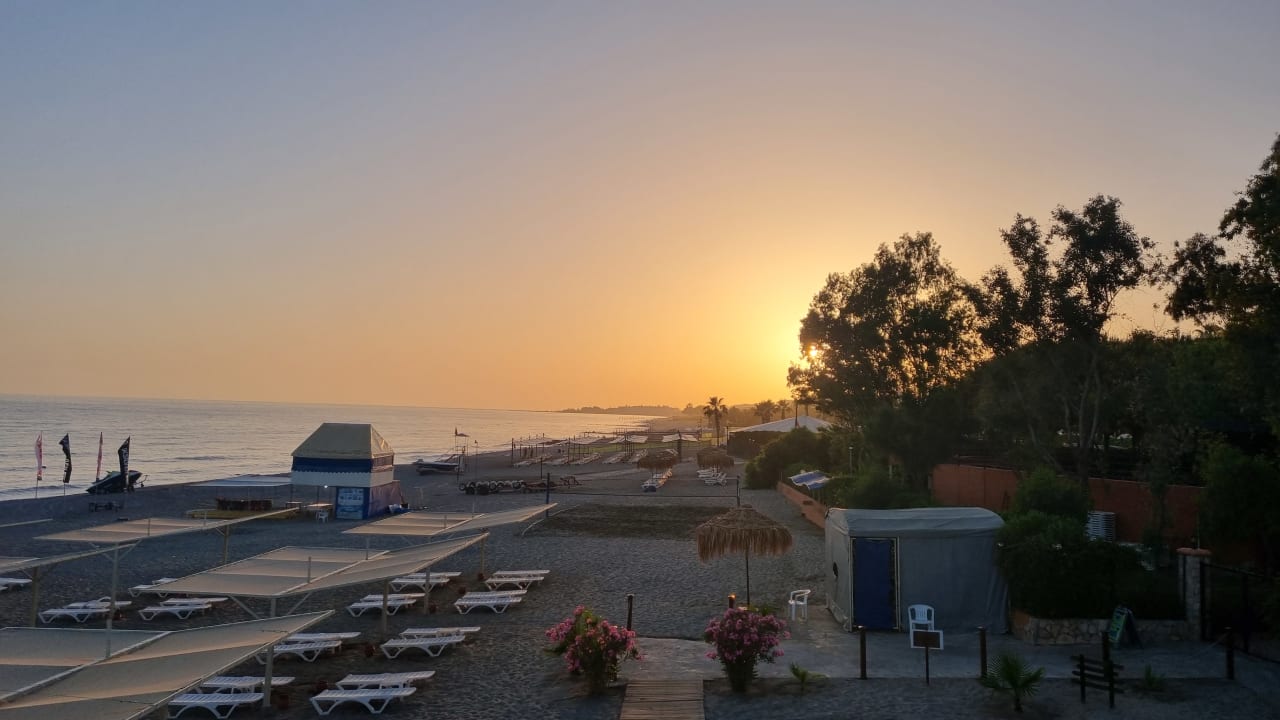 Strand Club Turtas Beach Hotel