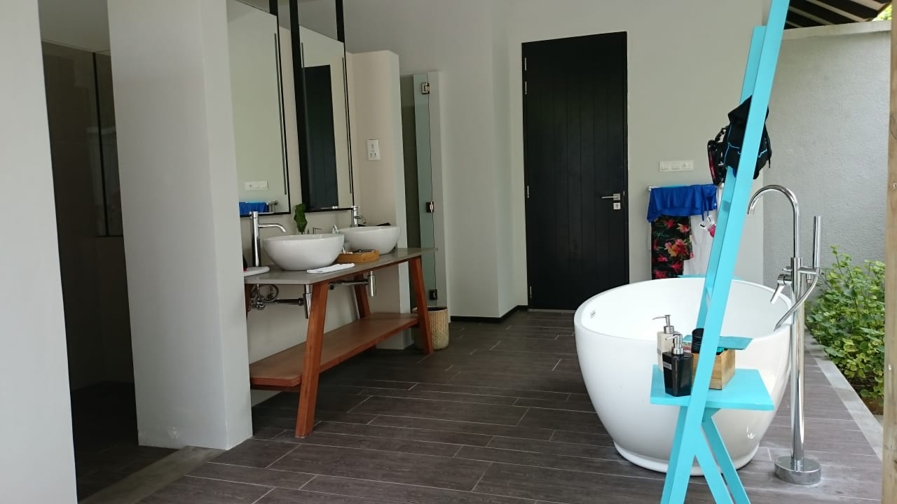 Villa - Bad und Toilette Außenbereich NH Collection Maldives Havodda Resort