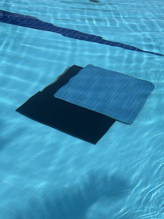 Pool Radisson Blu Hotel & Resort Abu Dhabi Corniche