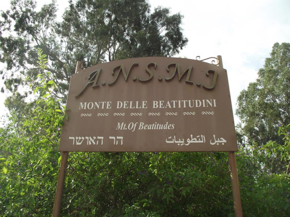 Eingang zum Hotelgelände Hotel A.N.S.M.I. Mount of Beatitudes
