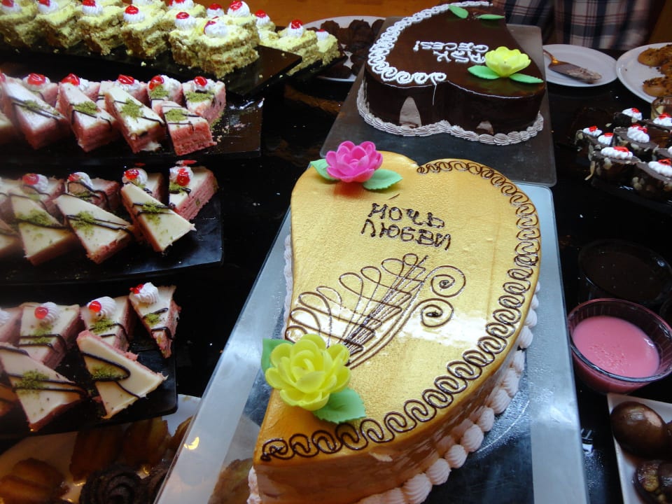 Крохотная часть из предложенных дессертов Botanik Hotel & Resort