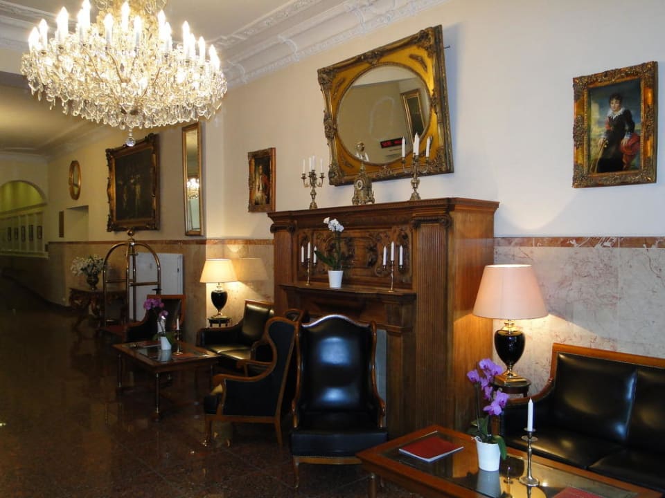 Dekoration der Hotel-Lobby Leonardo Hotel Berlin KU´DAMM
