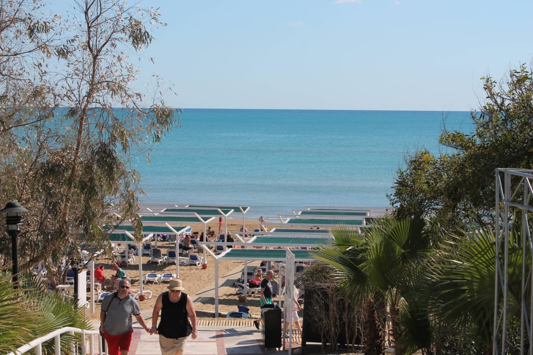 Zugang zum Strand Alba Resort Hotel
