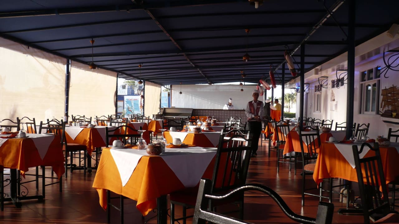 Frühstück im El Delfino Desert Rose