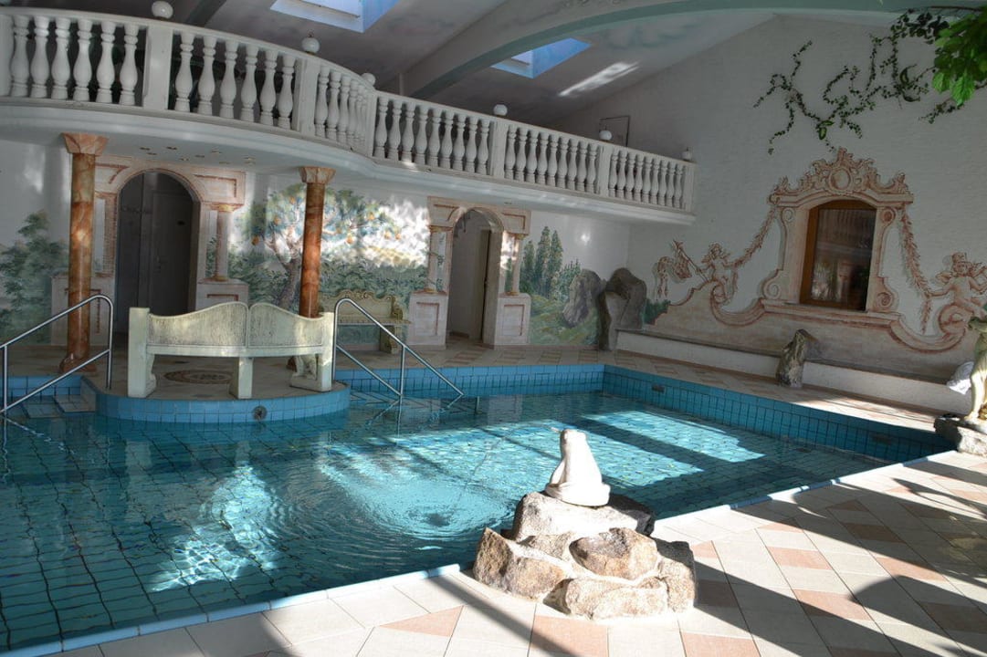 Schwimmbecken Hotel Bergknappenhof