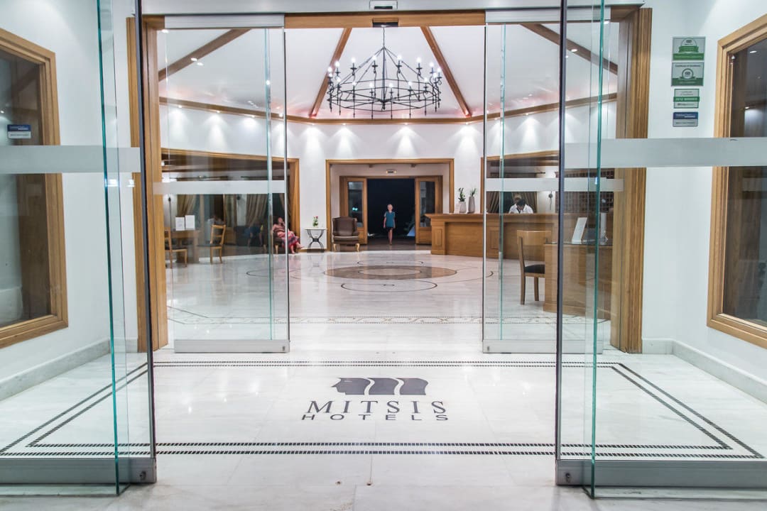 Eingangsbereich Mitsis Selection Rinela