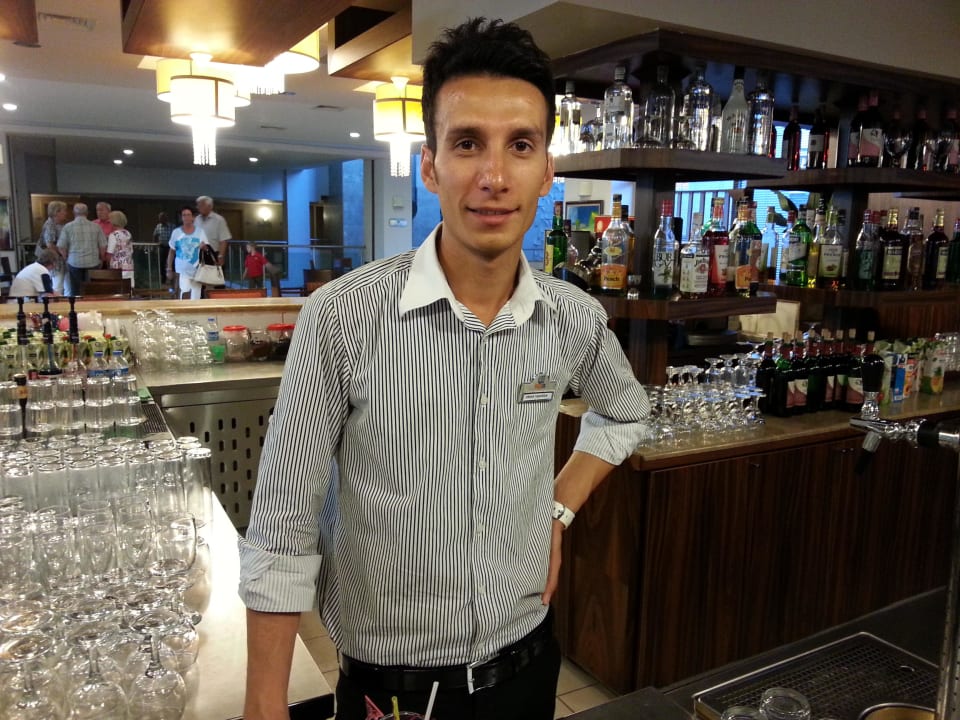 Erkan ein super netter Kellner! Sunis Kumköy Beach Resort Hotel & Spa