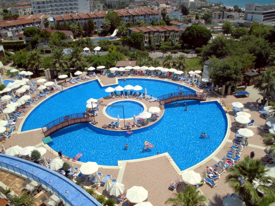 Pool Side Prenses Resort & Spa