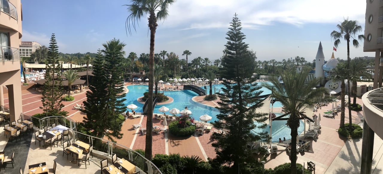 Ausblick von der Terrasse der Lobby Arycanda Kirman Premium