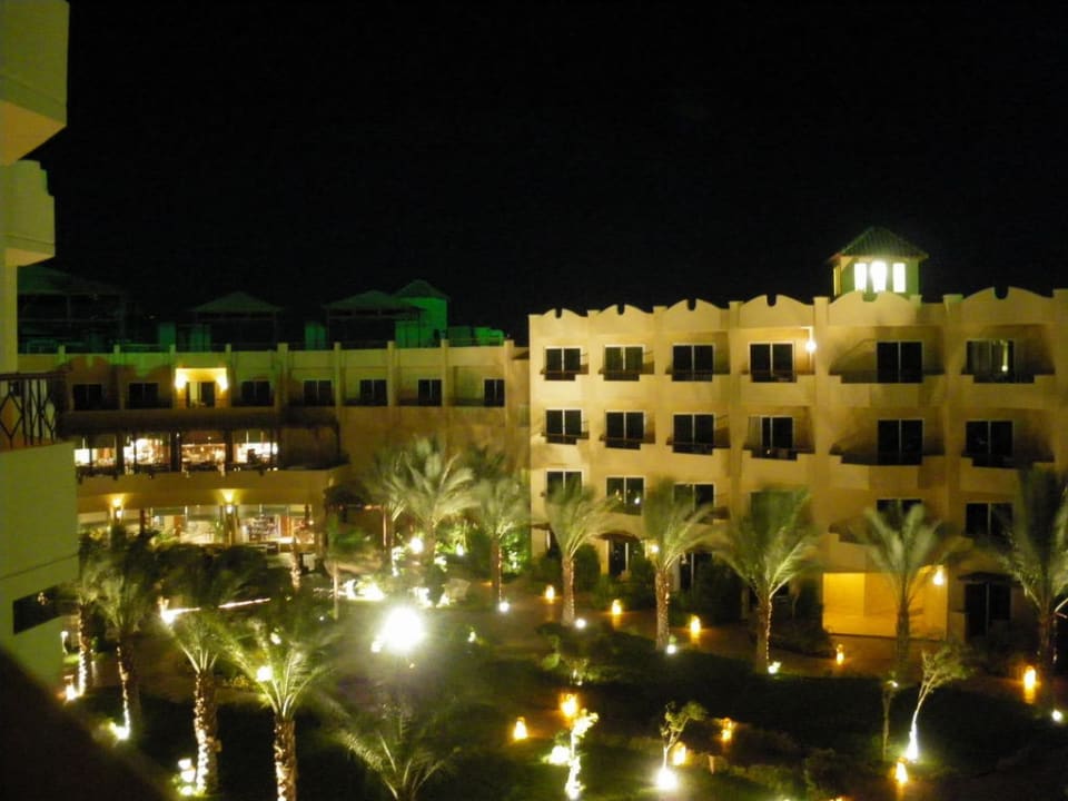 Nachtansicht Amwaj Beach Club Abu Soma Resort