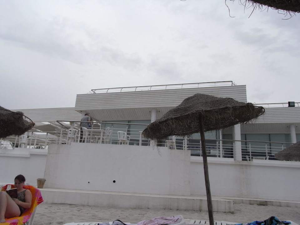 Außenterrasse vom Strand aus El Mehdi Beach Resort