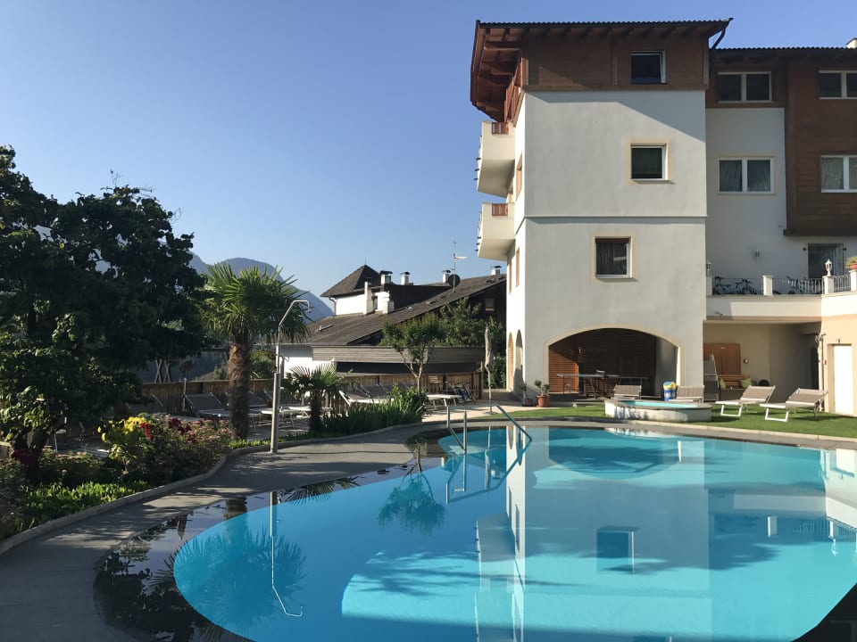 Außenansicht Hotel Zirmerhof