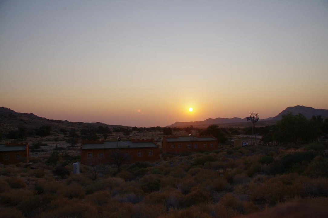 Sonnenuntergang auf unserer kleinen Veranda Klein-Aus Vista Desert Horse Inn