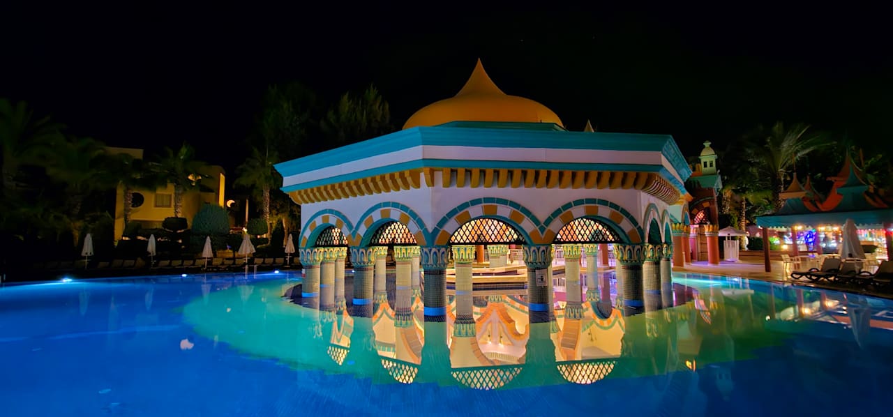 Pool Kamelya Aishen Club