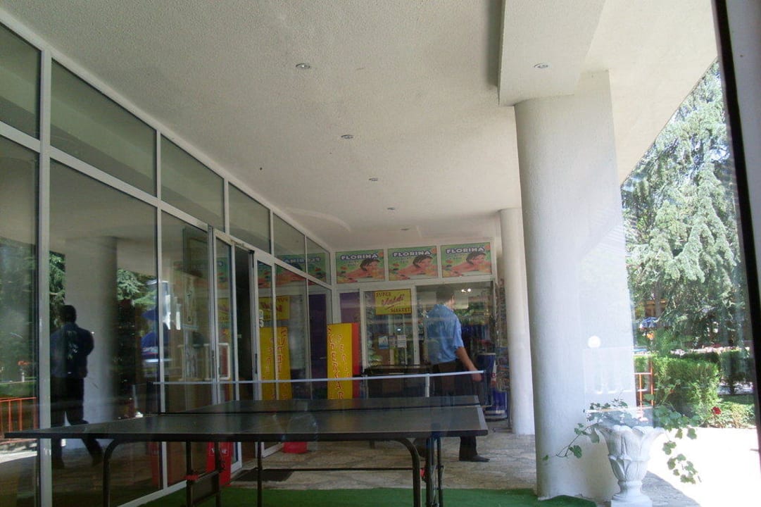 Tischtennis und Supermarkt Hotel Perla