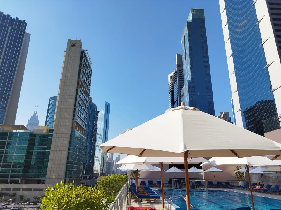 Pool Rose Rayhaan by Rotana