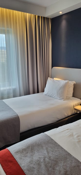 Zimmer Holiday Inn Express Genf - Airport