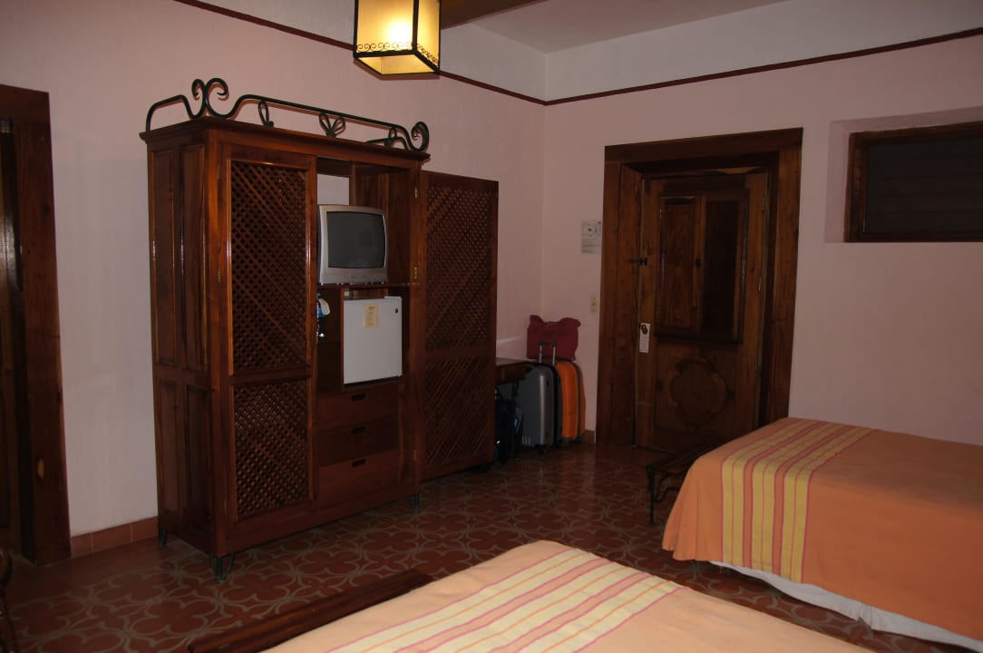 Zimmer mit Minibar und Fernseher Hotel Hacienda Uxmal