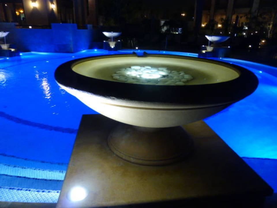 Sehr schöne Poolanlage, toll beleuchtet Ajman Saray, a Luxury Collection Resort