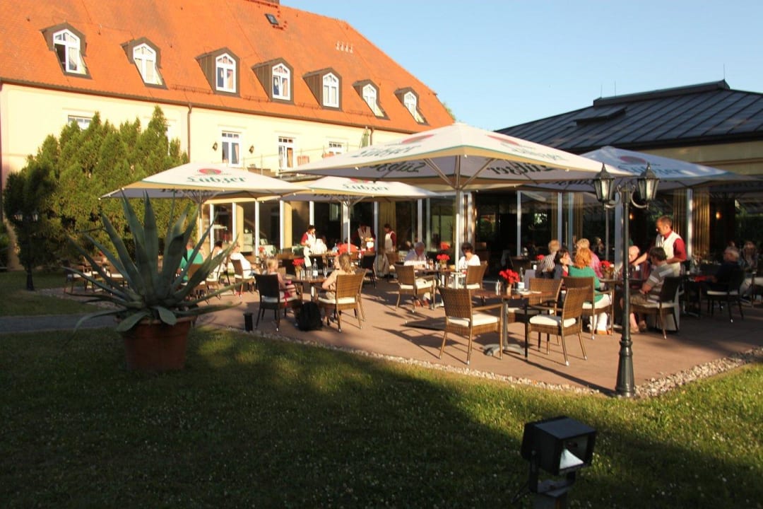 Gutshaus mit Terrasse am Restaurant "Wintergarten" Gutshof Sparow (Im Umbau/Renovierung)