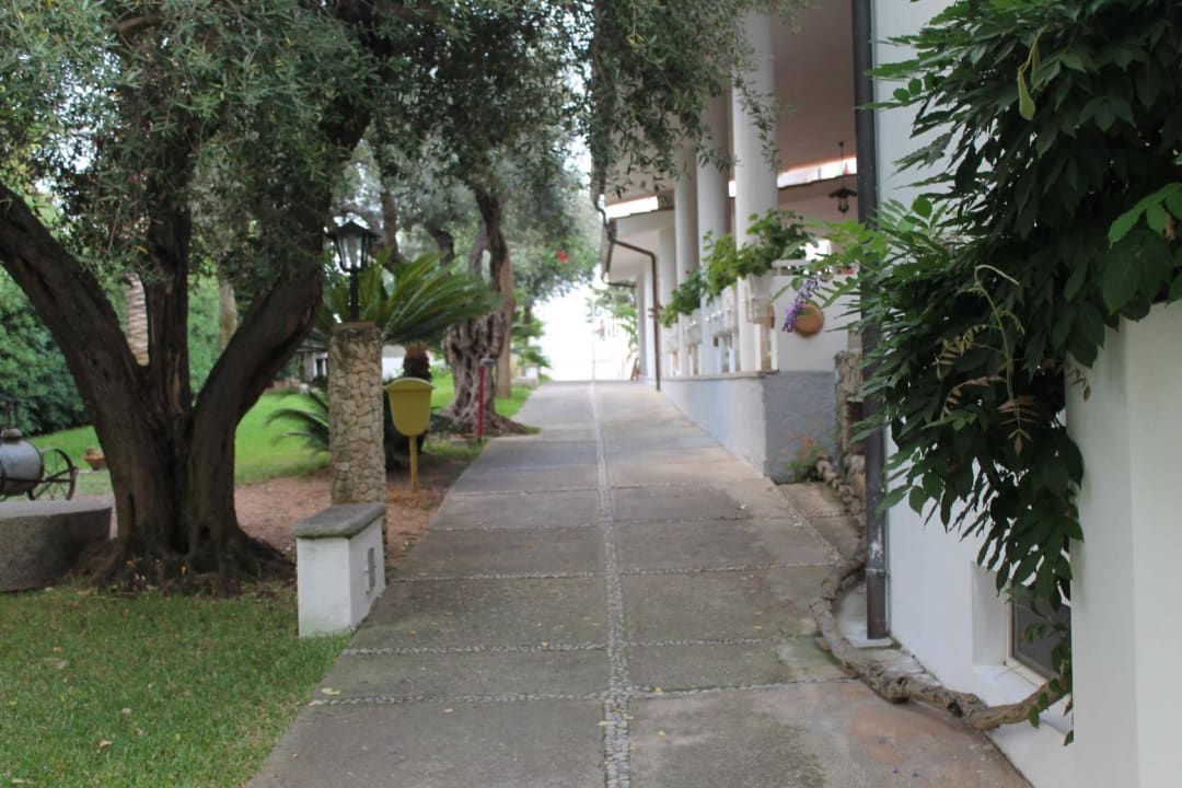 Weg zum Restaurant Hotel Residence Costa Azzurra