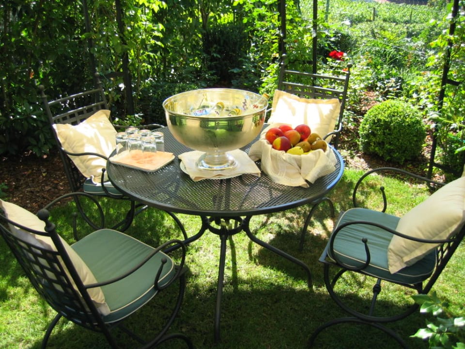 Erfrischungen am Pool Hotel Pienzenau am Schlosspark