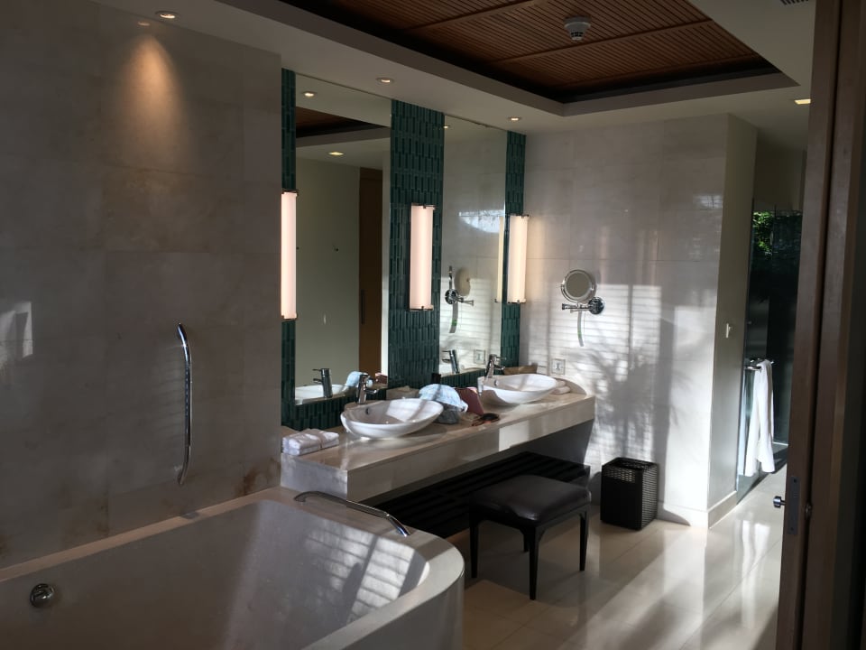 Zimmer Renaissance Phuket Resort & Spa