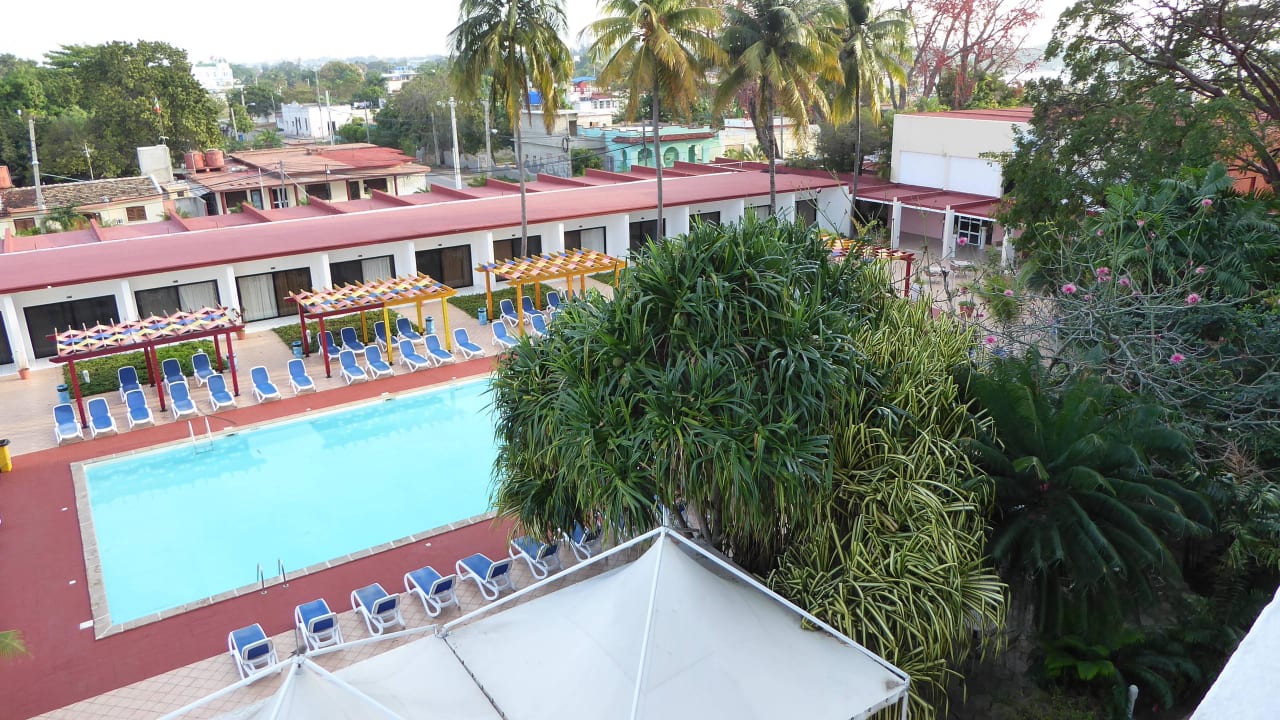 Blick auf den Pool Hotel Jagua Affiliated by Meliá