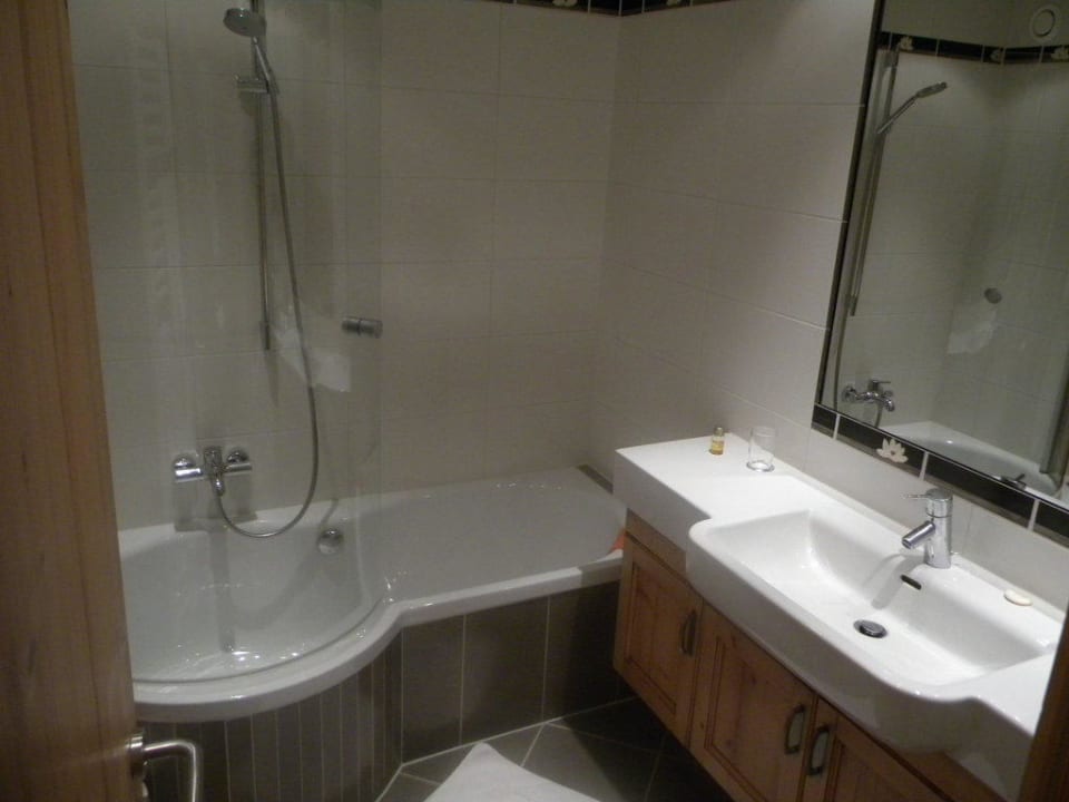 Bad in der Juniorsuite Rieser Achensee Resort