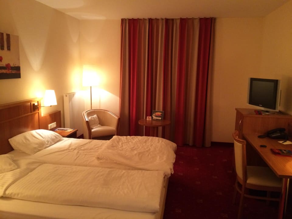 Zimmer zum Fenster Waldhotel Nachtigall