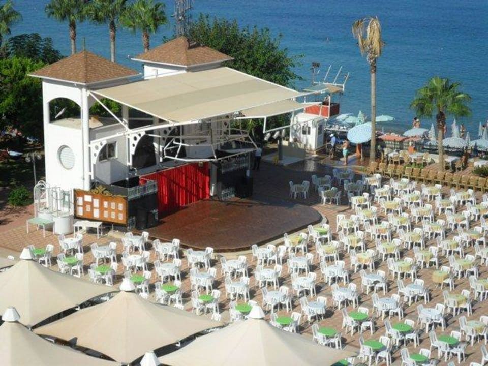 Die Animationsbühne Lonicera Resort & Spa Hotel